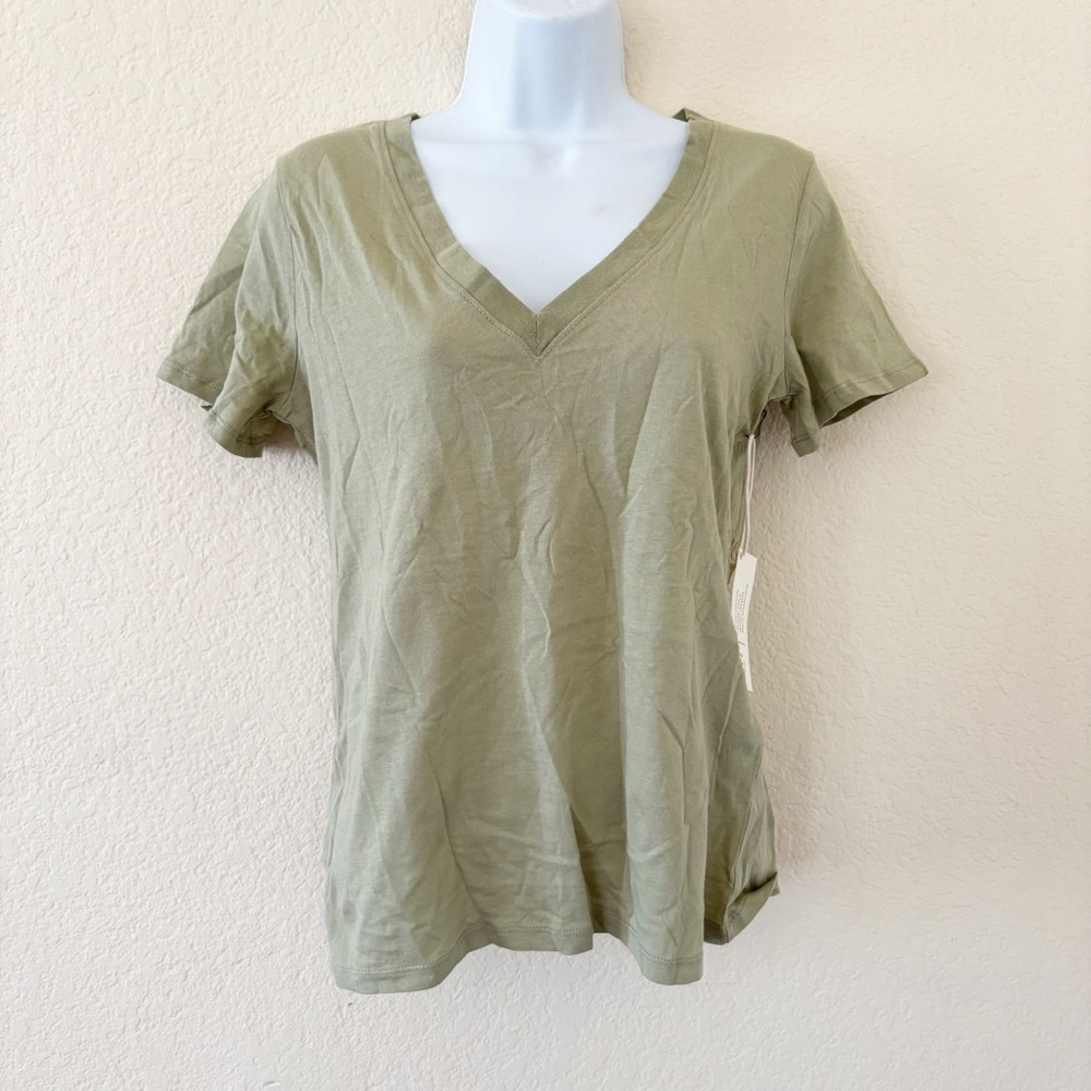 F21 Green‎ v neck Tshirt Size M NEW